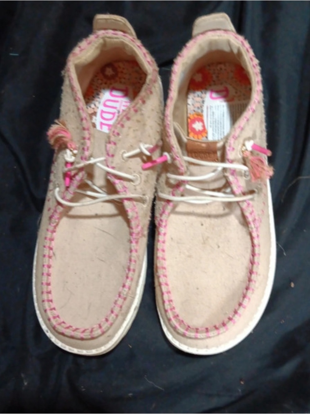 Hey Dude sz.7 Off pink and white (Worn once)